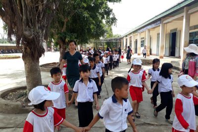 KẾT HỢP VỚI TỔ CHỨC TRẢI NGHIỆM CHO HỌC SINH TRƯỜNG MẪU GIÁO HOA MAI
